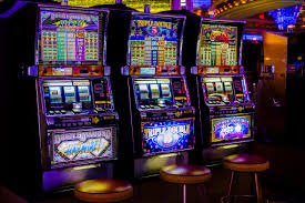 Filipino player accessing 555jl Casino on a mobile phone browser